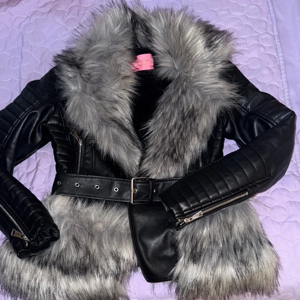 Stylish Black and Gray Faux Fur Women's Jacket - Picture 1 of 4